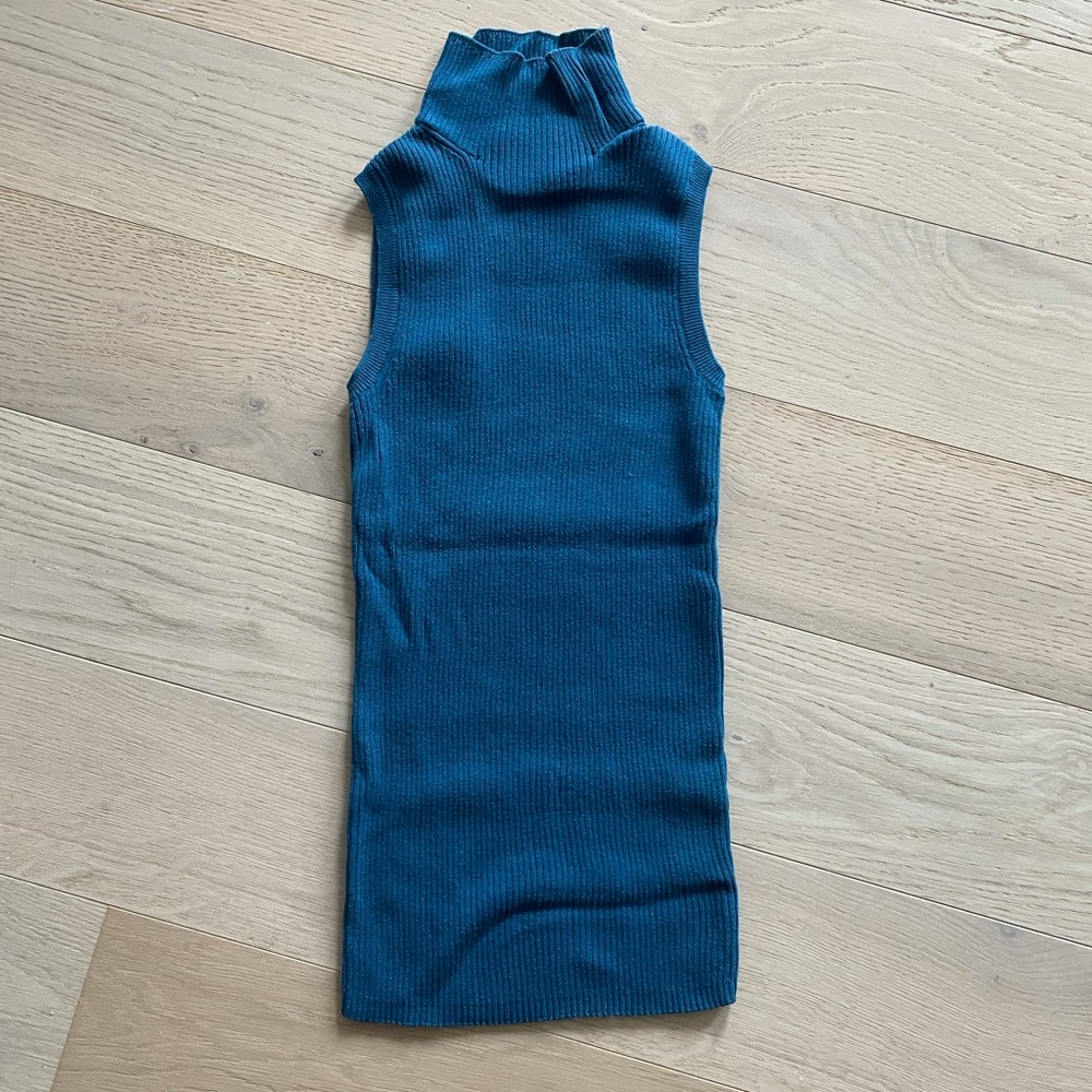 Cable knit sleeveless top
